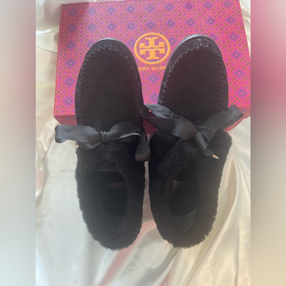 Tory Burch Aberdeen Slippers Bootie Moccasin in Black Suede/Shearling Size 11